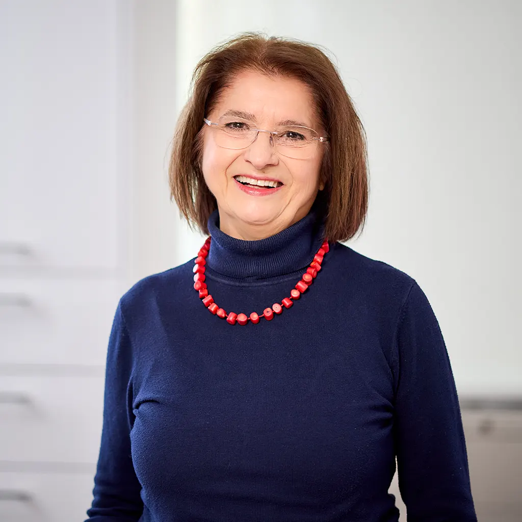Zahnärztin Dr. Eva Sarközi in Stuttgart Mühlhausen